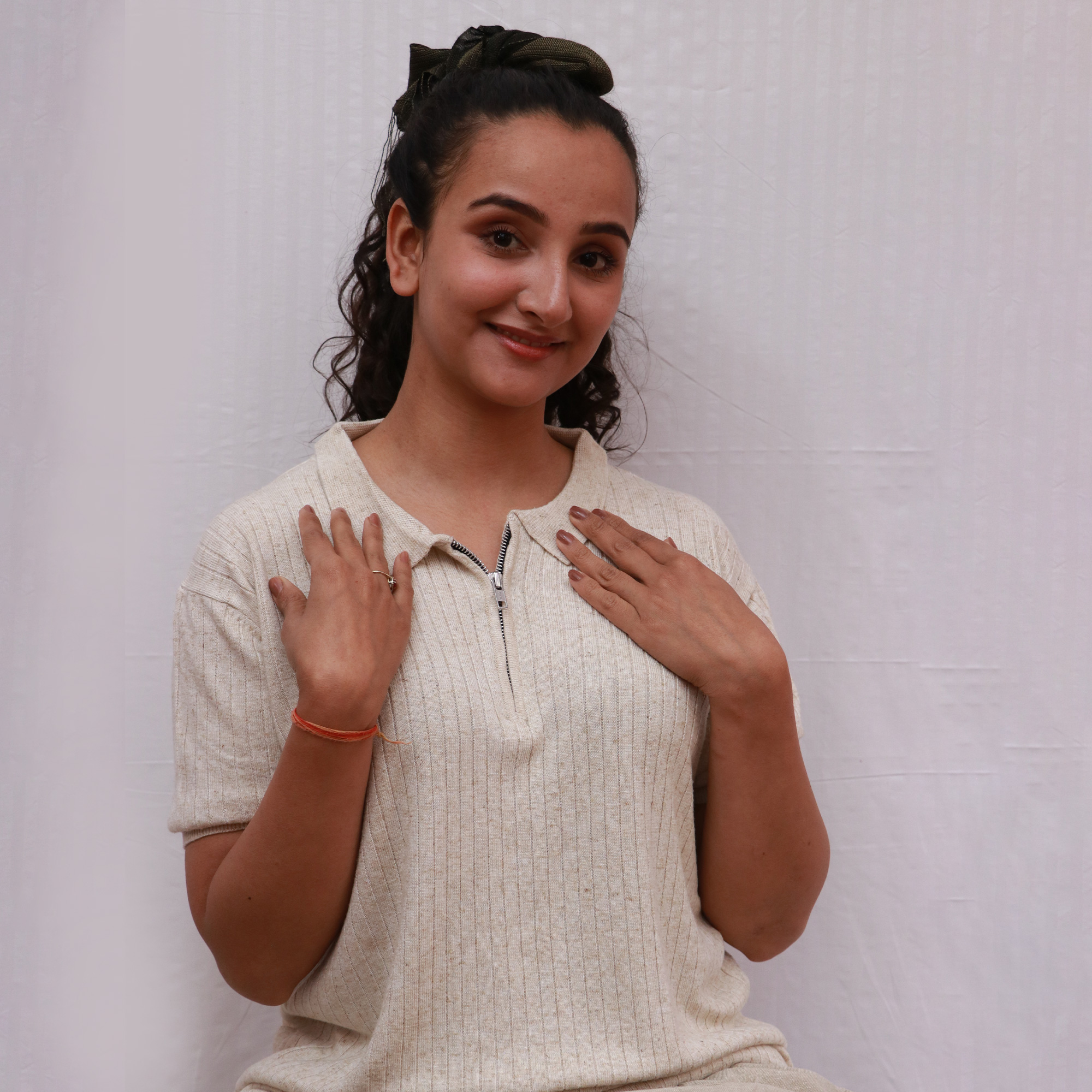 Woman wearing cream-colored hemp polo neck knitted t-shirt with zipper